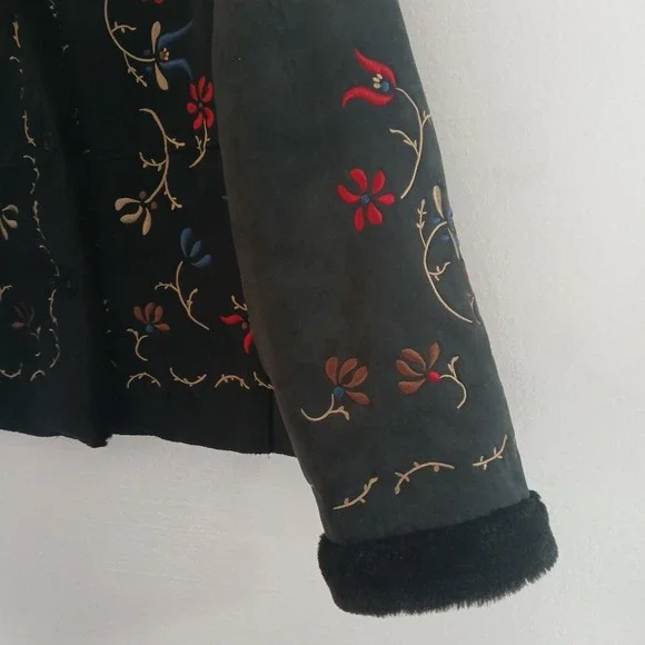 (Relativity) Ladies Jacket Sz M Black Suade Embroidered Flowers Sherpa Lining - Picture 2 of 16